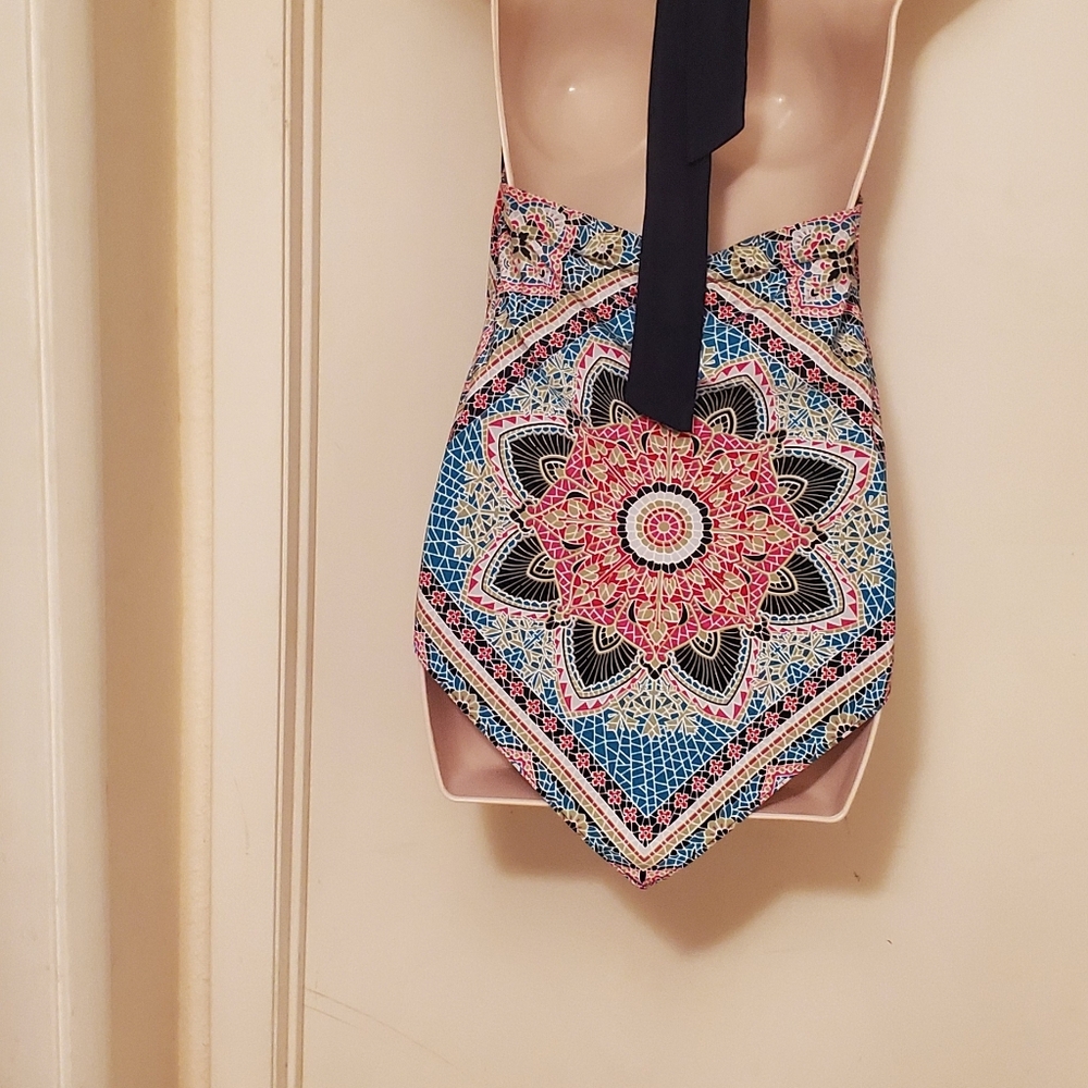 Halter Style Tunic - Picture 2 of 4